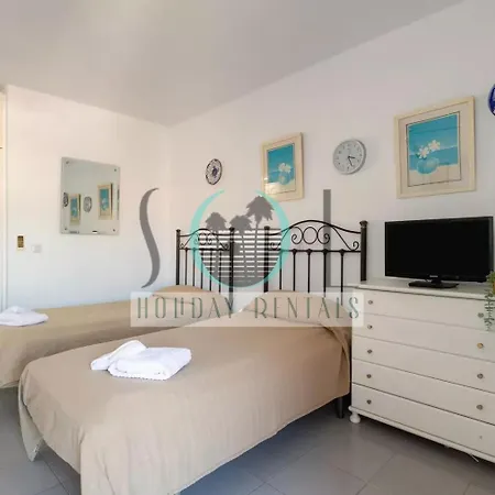 Apartment Jupiter Red